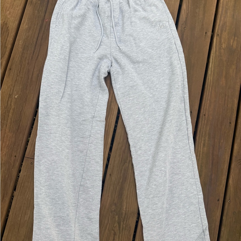 ALO Yoga women’s Light Gray sweatpants